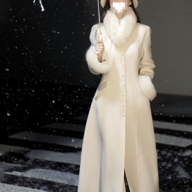 Elegant Wool Coat With A Designer Touch Featuring A Fur-trimmed Collar And A Midi Length
