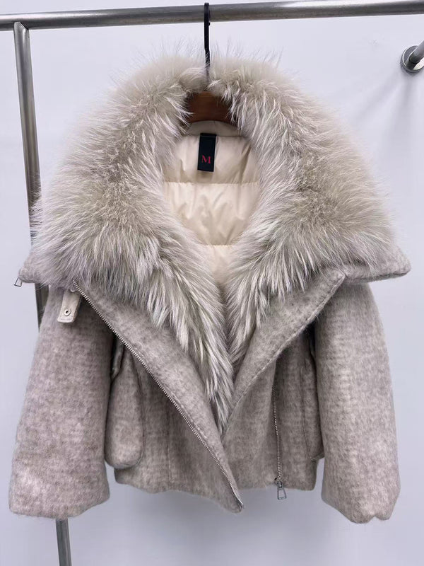 Womens Down Jacket With A Luxurious Cashmere Fur And Raccoon-Fur Collar
