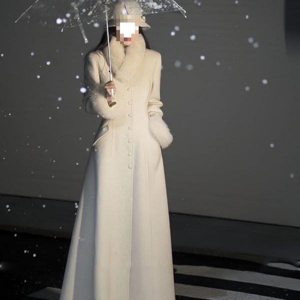 Elegant Wool Coat With A Designer Touch Featuring A Fur-trimmed Collar And A Midi Length